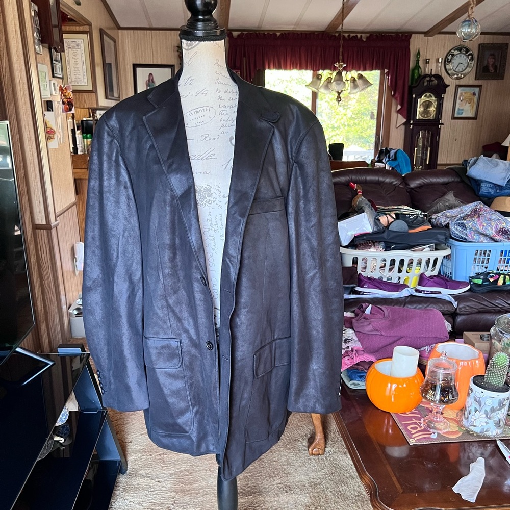 Men’s Mantoni Italy design pu suede suit jacket size 48.